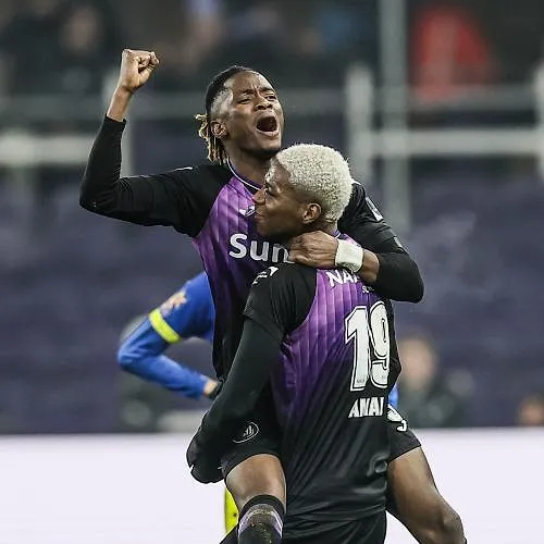Anderlecht wipt naar tweede plaats na zege in topper tegen STVV