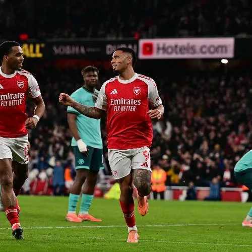 Arsenal en Trossard kloppen Wolves na dol slot