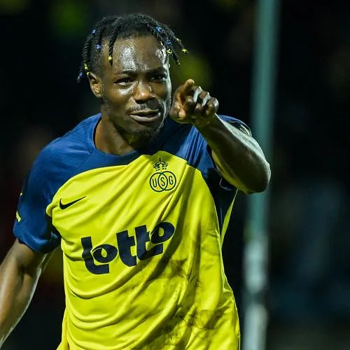 Union recht de rug met zakelijke 2-0-zege tegen Zulte Waregem