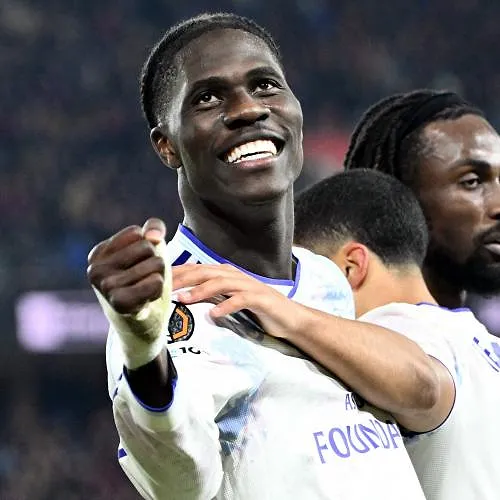 Tiende zege op rij voor Aston Villa, Bayern en Kompany simpel voorbij Heidenheim