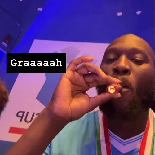 Een trofee zonder te spelen: Romelu Lukaku viert de winst in de Italiaanse Supercup met een sigaar (foto)