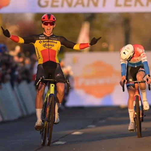 WB veldrijden Dendermonde : belgisch kampioen Thibau Nys is snelste in razendsnelle cross