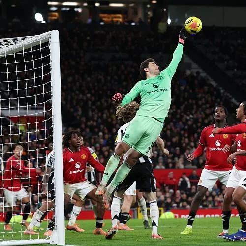 “Sinds zijn komst straalt de defensie veel meer rust uit”: Manchester United-legende zegent Lammens