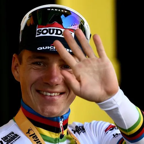 Eerste beelden van Remco Evenepoel in zijn nieuwe tenue