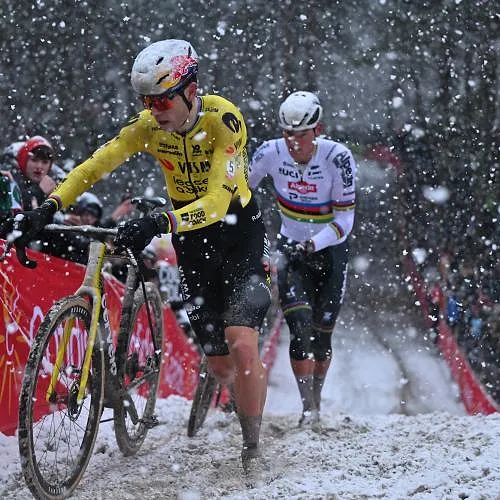 «Hij heeft veel last van zijn enkel»: Van Aert moet onderzoeken ondergaan