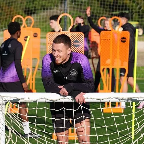 Anderlecht stelt verlenging met lager loon voor, Thorgan Hazard houdt de boot af