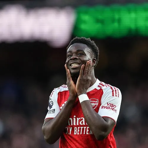 Arsenal en Bukayo Saka zouden een akkoord hebben bereikt : megaverlenging in de maak voor de Engelsman
