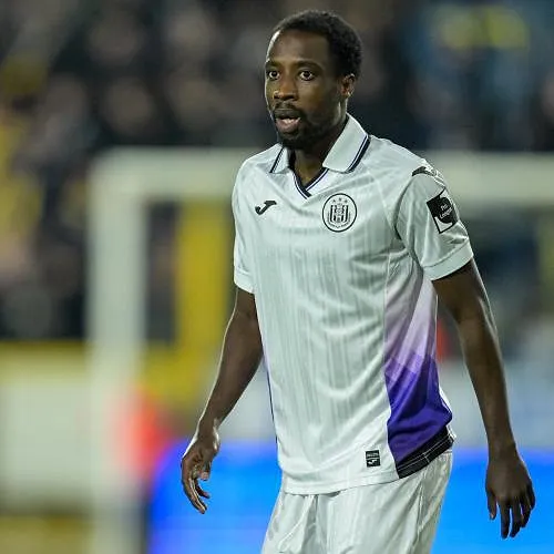 Een verrassende bestemming voor Majeed Ashimeru? Een Pro League-club wil hem aantrekken!