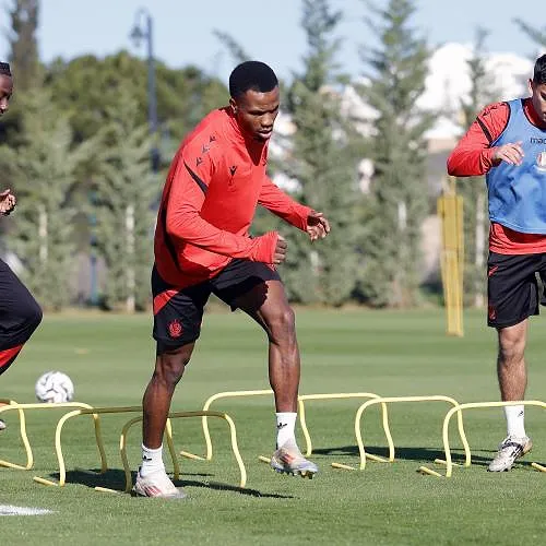 Nog steeds veel afwezigen dit weekend bij Standard, maar de trend is positief