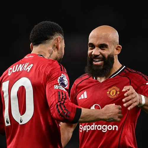 Manchester United vernederd City thuis in de derby van Manchester (2-0)