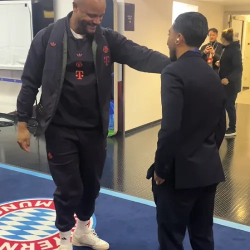 “Heb jij nu een baard?”: mooie beelden van de hereniging tussen Kompany en Ait El Hadj (video)