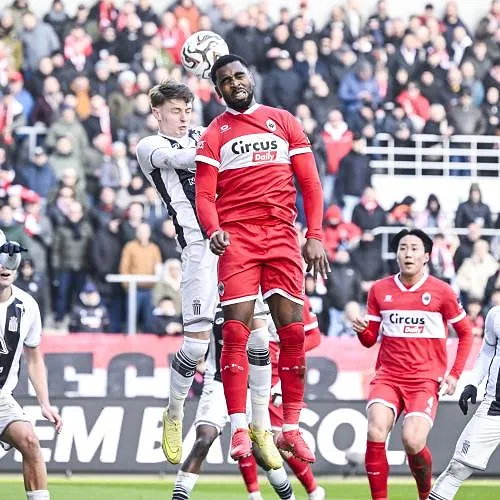 Antwerp gaat thuis onderuit tegen Charleroi (0-2)
