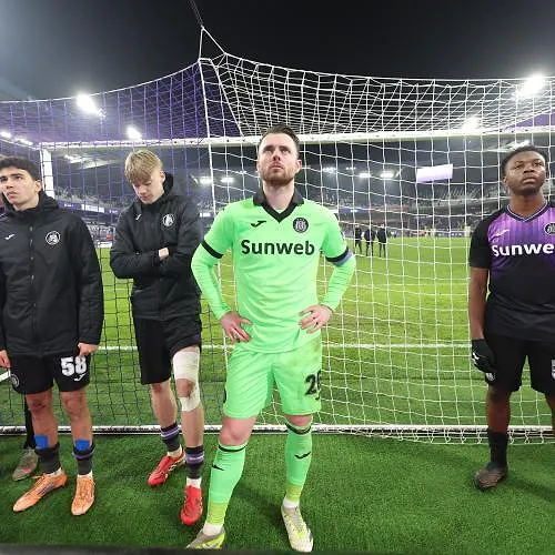 Anderlecht: spelers gingen na de misstap tegen Dender in gesprek met de fans! (foto)