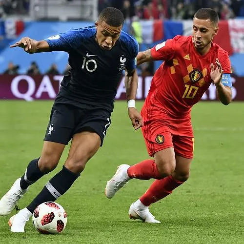 “Ik denk dat hij hem zal winnen”: Eden Hazard ziet Kylian Mbappé dit seizoen de Gouden Bal pakken! (video)