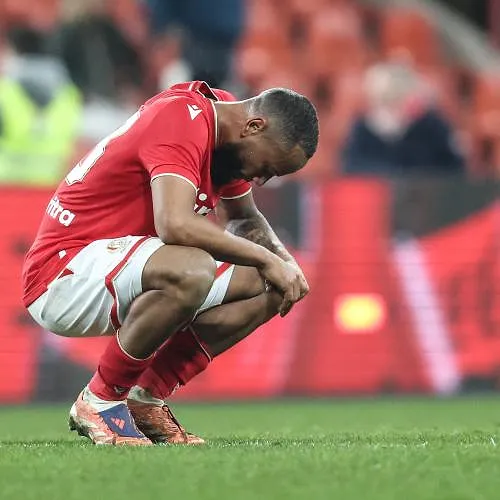 « Ze moeten hun mond houden en werken » : Steven Defour zet Standard hard op zijn plaats