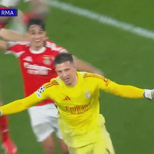 Waanzinnig scenario in de Champions League: doelman van Benfica scoort en schakelt Marseille én Real uit de top 8
