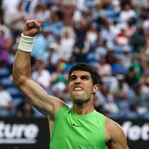 Carlos Alcaraz zegeviert in 5 sets tegen Alexander Zverev na een gevecht van meer dan 5 uur