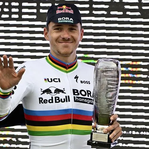 Evenepoel tankt vertrouwen met solo van 50 km: « Ziet er goed uit voor wat komt »