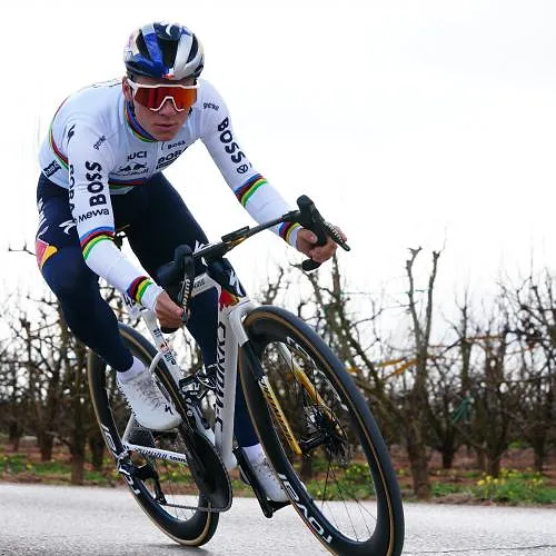 Remco Evenepoel boekt zijn 70ste overwinning als professional in Valencia