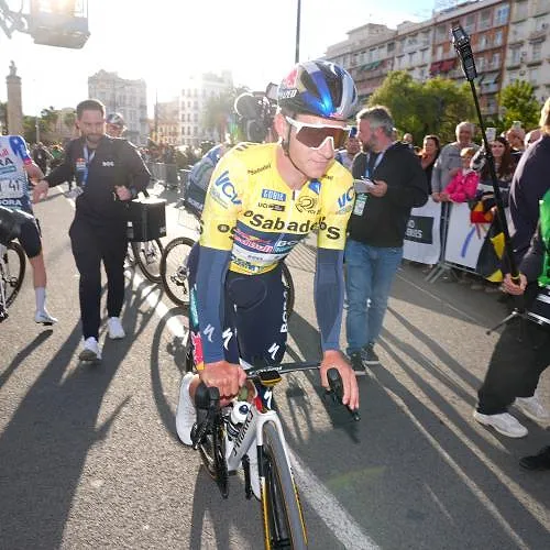 Remco Evenepoel kroont zich tot eindwinnaar van de Ronde van Valencia