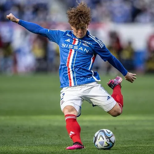 Twee punten voor de winnaar na strafschoppen : Japan test competitie zonder gelijke spelen voor honderdjarig bestaan