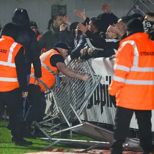 Sporting Charleroi veroordeelt incidenten na bekerwedstrijd op Union