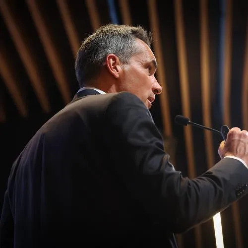 Lorin Parys ziet een lichtpunt, maar blijft voorzichtig: “Het economische model van onze clubs blijft kwetsbaar”