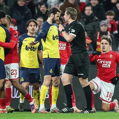 « Er is geen criterium voor een rode kaart » : Jonathan Lardot blikt terug op de fout van Burgess