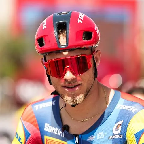 UAE Tour: Jonathan Milan spurt naar zege in vierde rit voor Ethan Vernon en broer Matteo