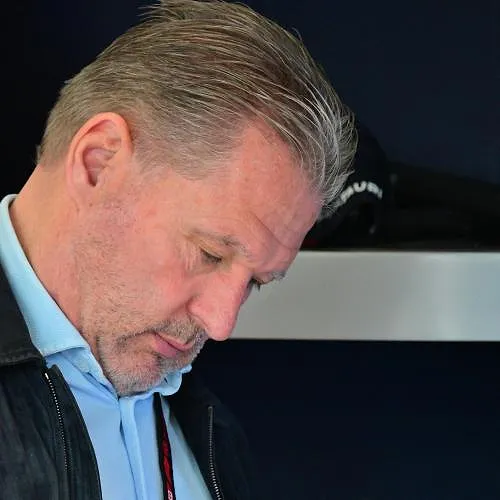 «Meer benzine dan bloed»: Jos Verstappen looft de onvermoeibare motivatie van Max