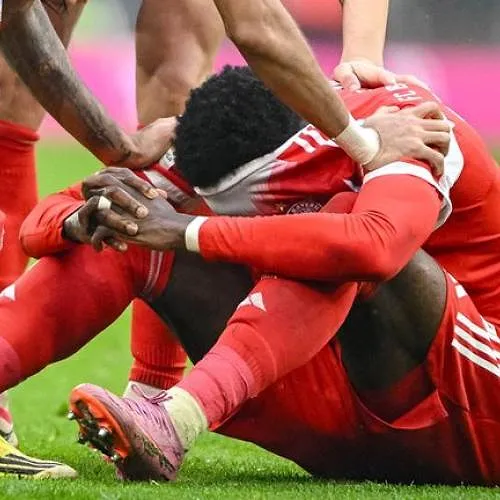 Vincent Kompany ziet Alphonso Davies opnieuw uitvallen met blessure