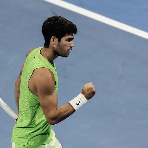 Ongenaakbare Carlos Alcaraz sloopt Arthur Fils in finale ATP 500 Doha