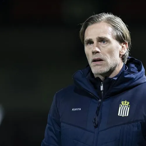 Hans Cornelis over de arbitrage tegen Charleroi: «Het waren geen penalty’s»