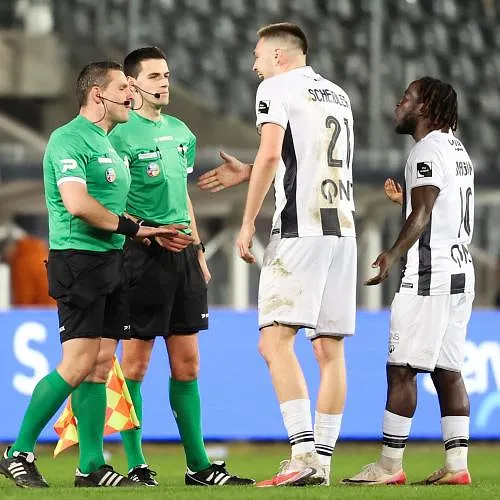 « Penalty 50-50 », « we moesten spelen tot de 100e minuut »: Jonathan Lardot komt terug op de sleutelfases van Charleroi-Club Brugge