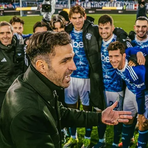 Met beslissende Van der Brempt zet Como zijn opmerkelijke opmars in het klassement voort