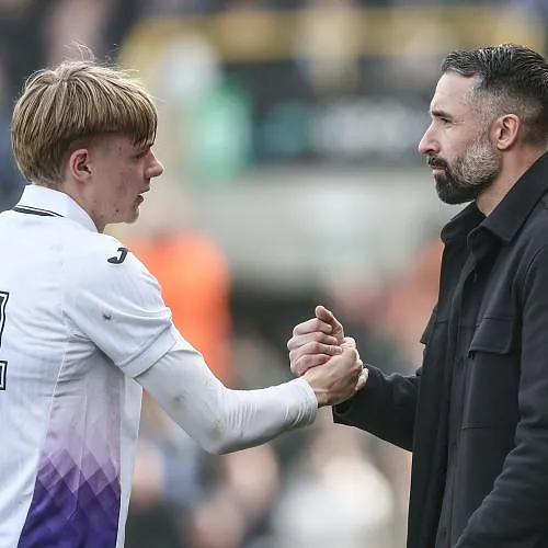 “Mag je naar de Verenigde Staten reizen zonder je ouders?”: Jérémy Taravel plaagt Nathan De Cat na zijn eerste selectie bij de Rode Duivels