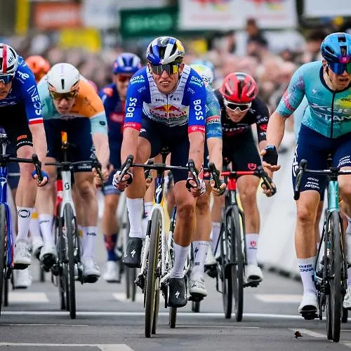 Max Kanter grijpt de bloemen in tweede etappe Parijs-Nice, Jasper Stuyven op het podium