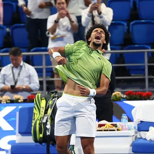 Arthur Fils bevestigt zijn comeback en haalt het van Félix Auger-Aliassime