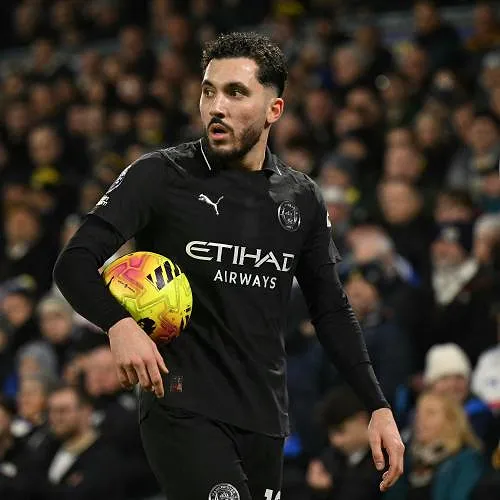 “De dag dat jij hem wint, stop ik met met jou over voetbal te praten”: Rayan Cherki en de droom van de Ballon d’Or