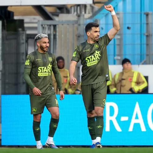 Leuven verrast Charleroi (0-2) en verlaat de degradatiezone!