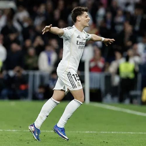 Uitzonderlijke lob van Arda Güler steelt de show in ruime zege Real Madrid! (video)