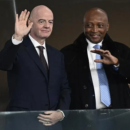 CAF-voorzitter verdedigt zich tegen beschuldigingen van corruptie: «Probleem uit verleden»