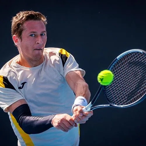 Challenger van Murcia: in een 100% Belgisch duel haalt Kimmer Coppejans het van Gilles-Arnaud Bailly en stoot hij door naar de halve finales