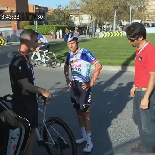 De sportdirecteur van Remco Evenepoel ongerust: « Het is niet onmogelijk dat hij moet opgeven »