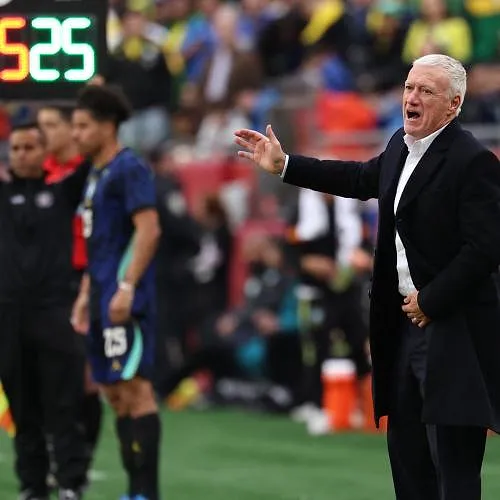 « De uitzenders zijn tevreden » : Didier Deschamps geen fan van ‘drinkpauzes’ bij 13 graden