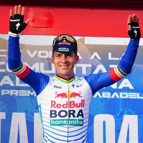 “Ik heb goed geslapen en niets gevoeld”: Remco Evenepoel positief voor de 5e etappe van de Ronde van Catalonië!