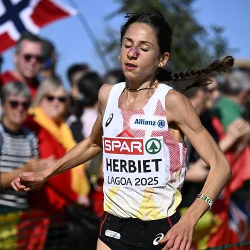 Na haar record op de marathon breekt Chloé Herbiet nu ook het Belgisch record op de halve marathon!