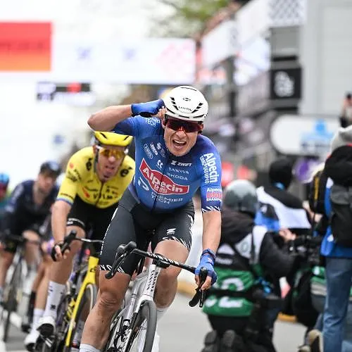 In Flanders Fields : Jasper Philipsen sprint naar de overwinning!