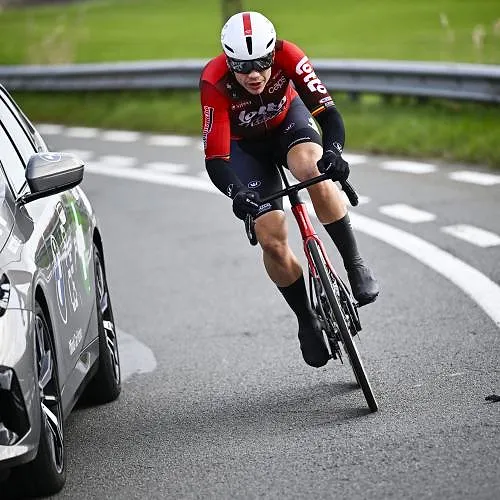 Nieuwe tegenslag voor Arnaud De Lie : gelost op 90 km van de finish, geeft op in Dwars door Vlaanderen