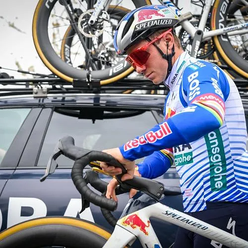 “Ik zou van Remco een medekopman maken”: Bruyneel vindt niet dat Evenepoel de enige troef van Red Bull mag zijn